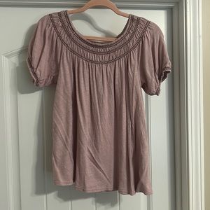Old navy mauve tee with detail on neck and sleeves